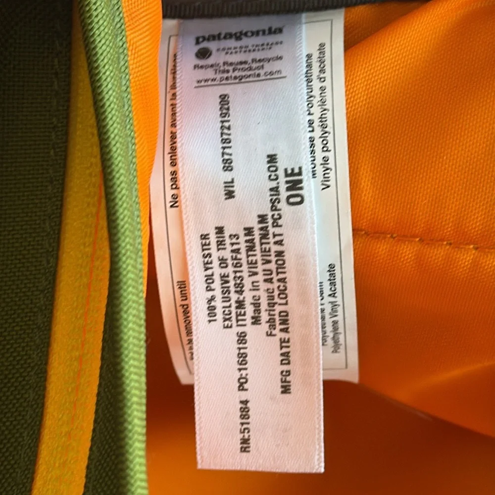 RARE Retired Style! Patagonia Half Mass 15L Messenger Bag in Green